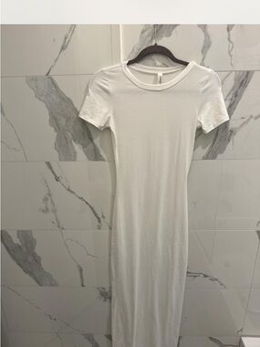 Classic White Short-Sleeve Maxi Dress